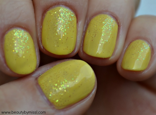 yellow nails with loose glitter