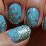 glitter interlock manicure