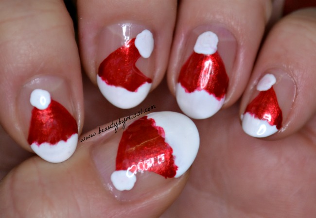 Simple Christmas themed nail art
