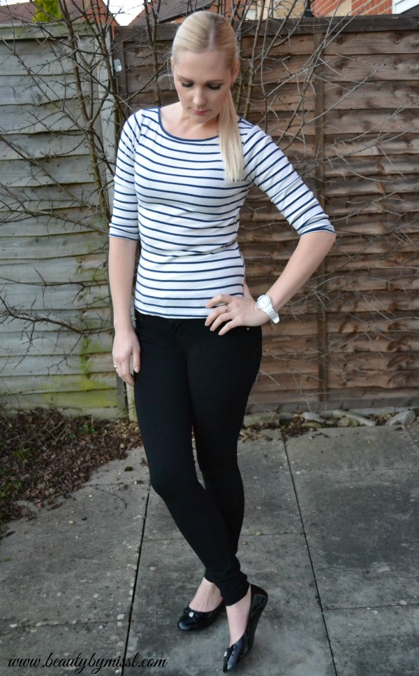 outfit black and stripes