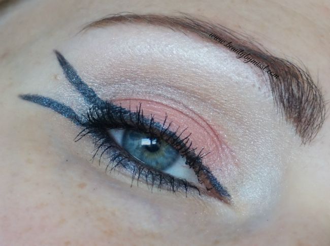 Essence How To Make Bright Eyes eyeshadow palette eye makeup look | www.beautybymissl.com @beautybymissl