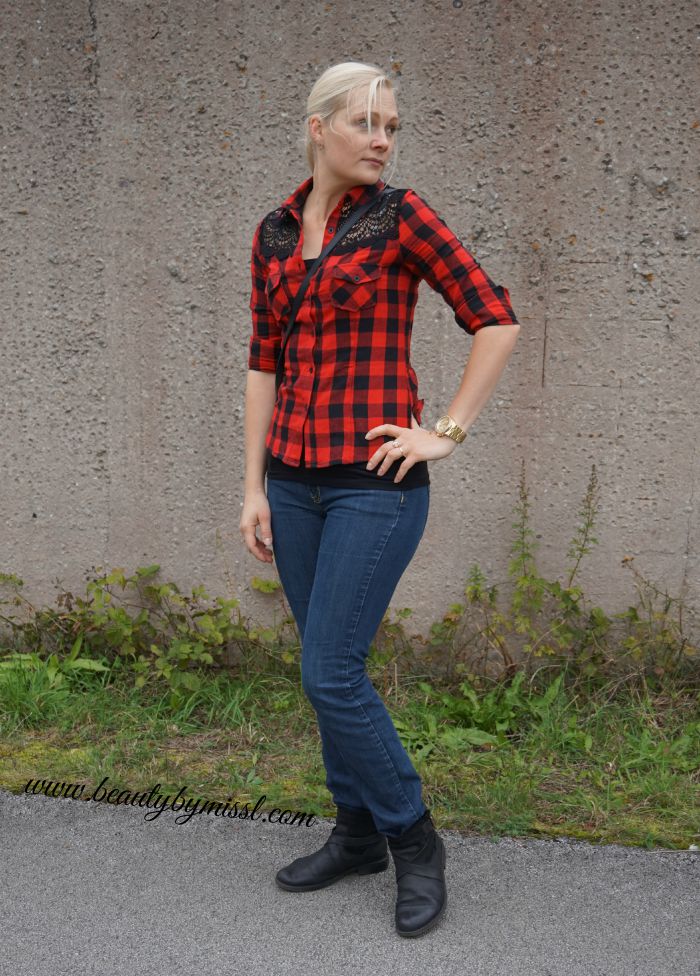 outfit post: red plaid blouse from Zaful and dark blue jeans