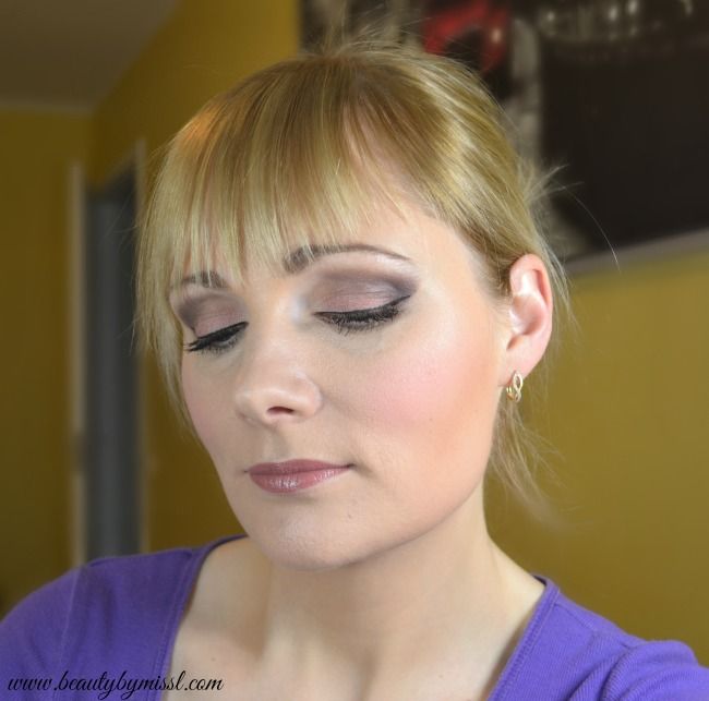 Prom makeup using Urban Decay Naked 3 eyeshadow palette