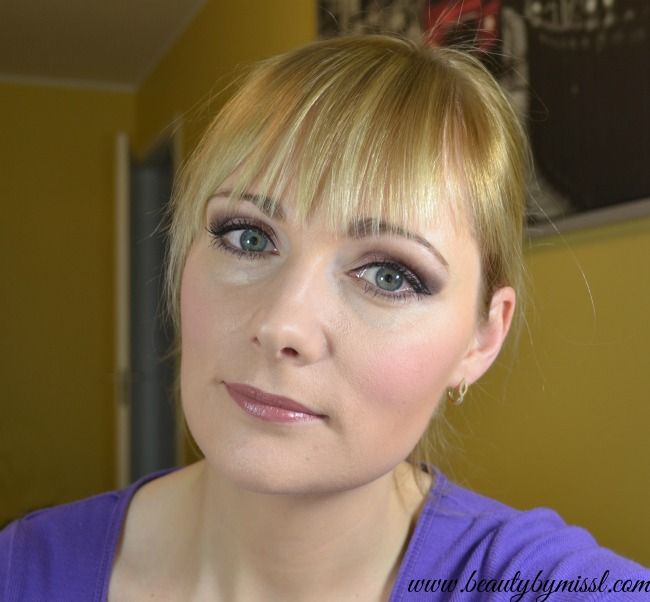 Prom makeup with Urban Decay Naked 3