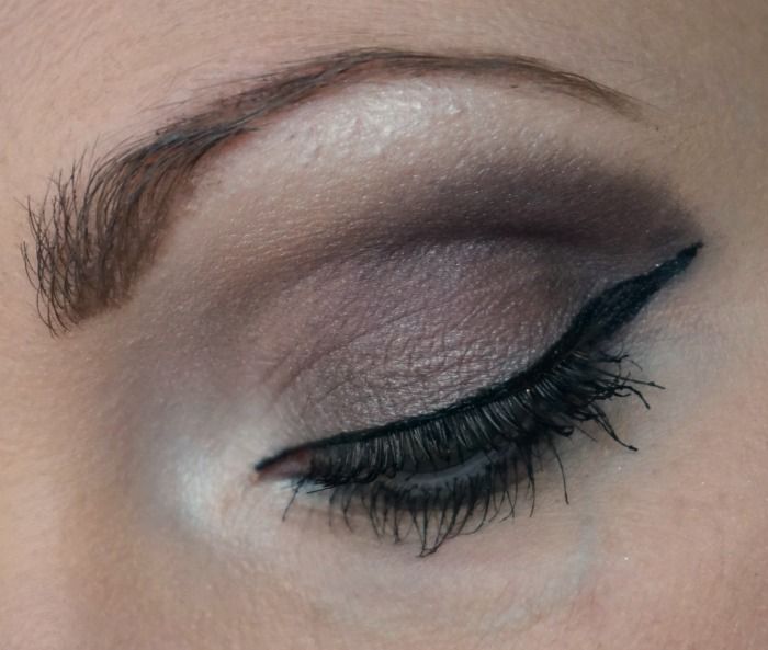 Taupe smoky eye with Essence All About Roses