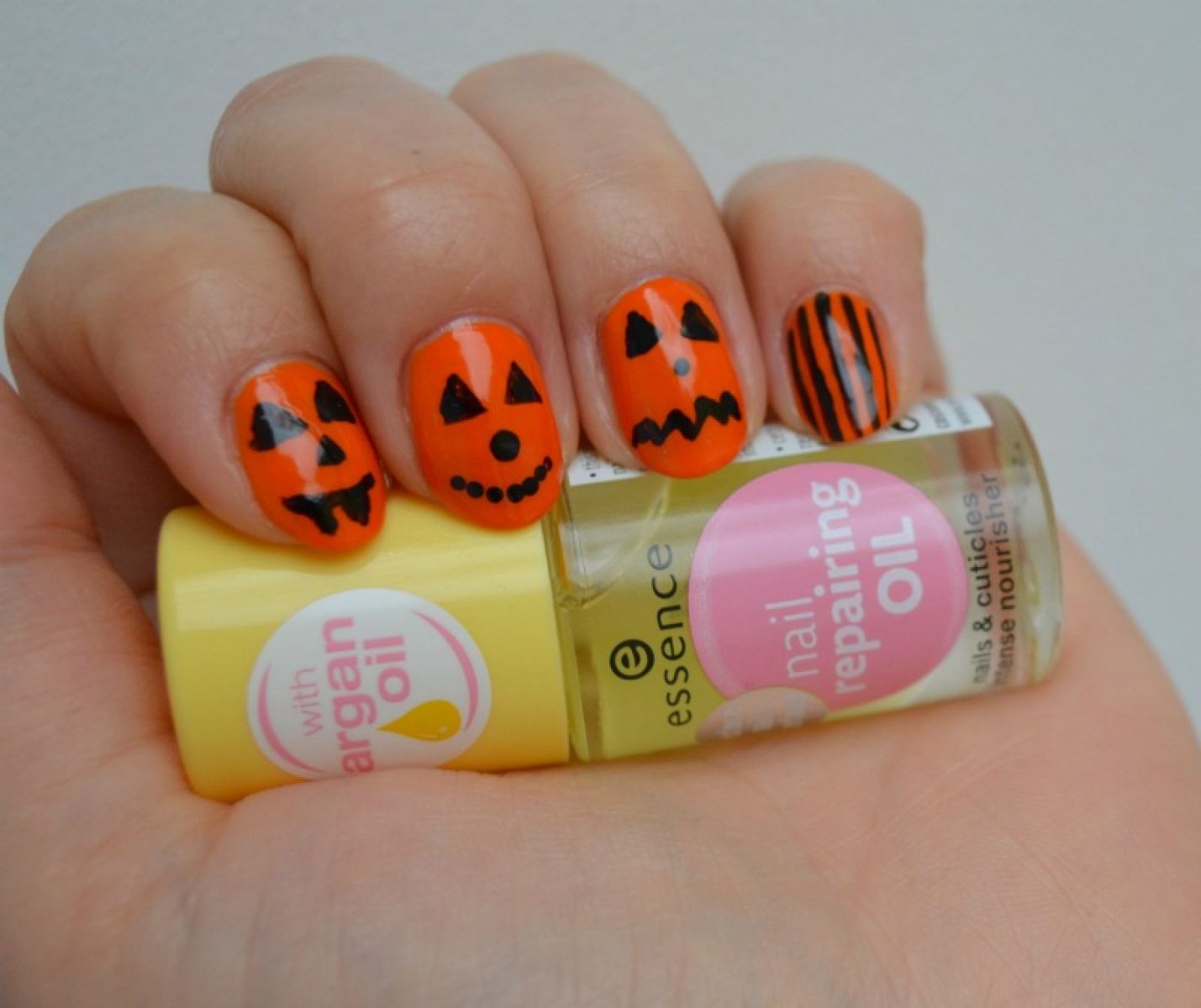Essence Nail Repairing Oil review and simple Halloween ...