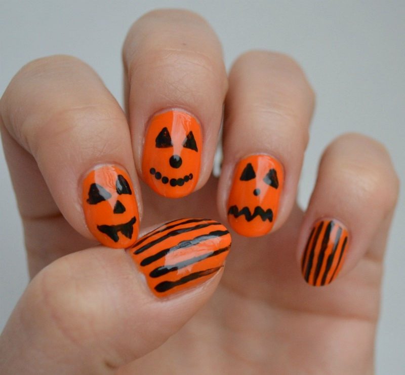 simple Halloween pumpkin nail art