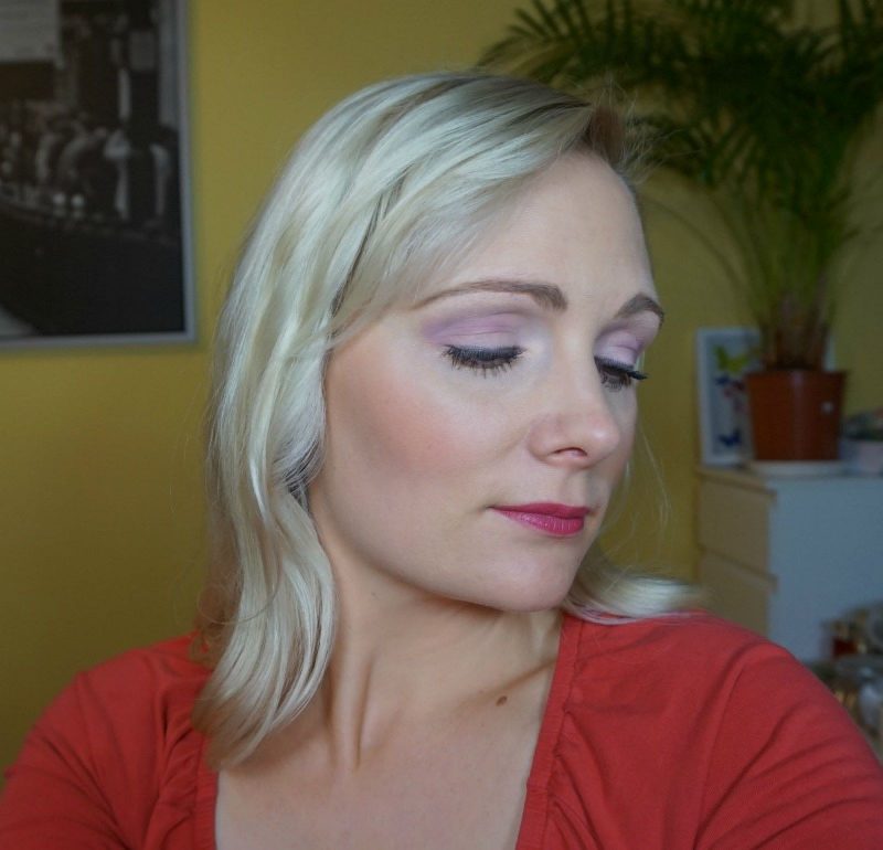 Purple 30s inspired makeup