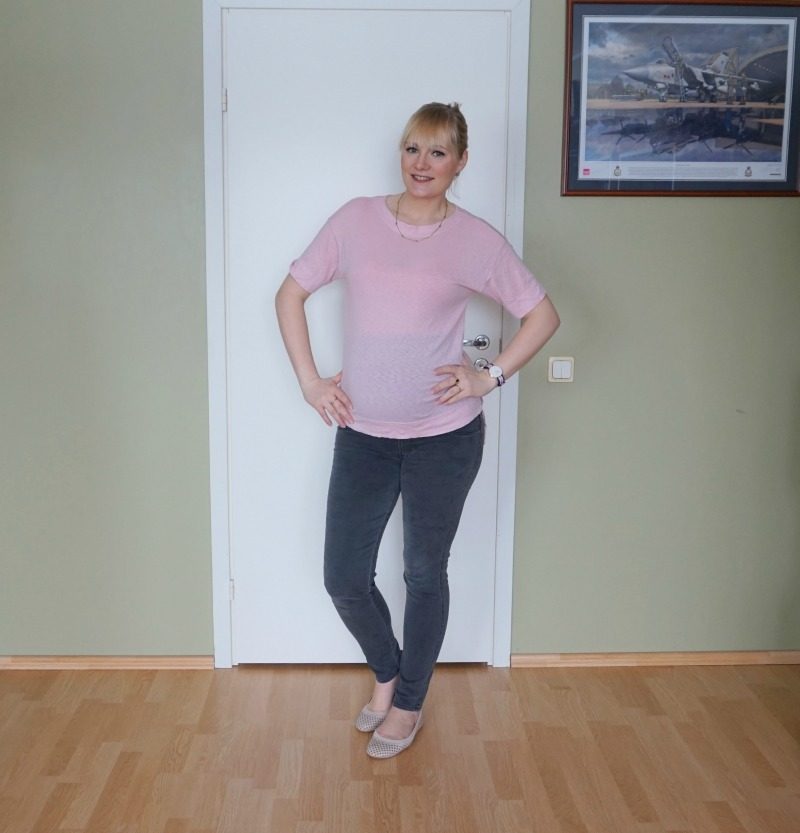 simple maternity outfit feat Three Dots Slub Tuxedo Tee and James Jeans Twiggy 5 Pocket Maternity Jeans