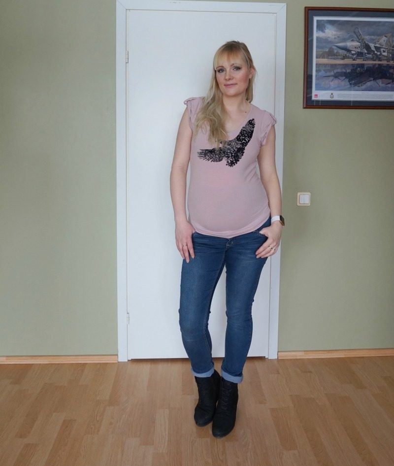 simple casual maternity outfit Ecco Mamalicious H&M Esprit