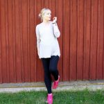 comfy maternity outfit H&M Mama leggings, Free People tee, Puma sneakers