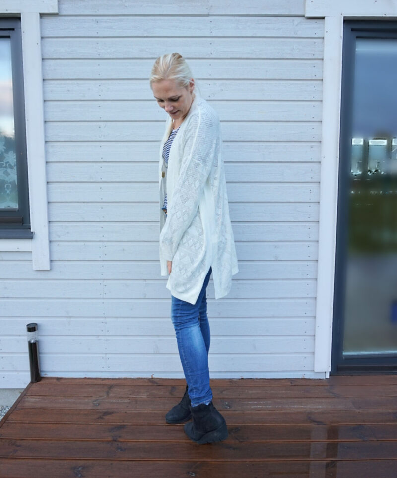 white slouchy cardigan ootd