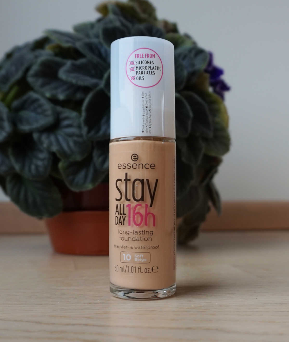 Essence Stay All Day 16H Long-Lasting Foundation in 10 Soft Beige