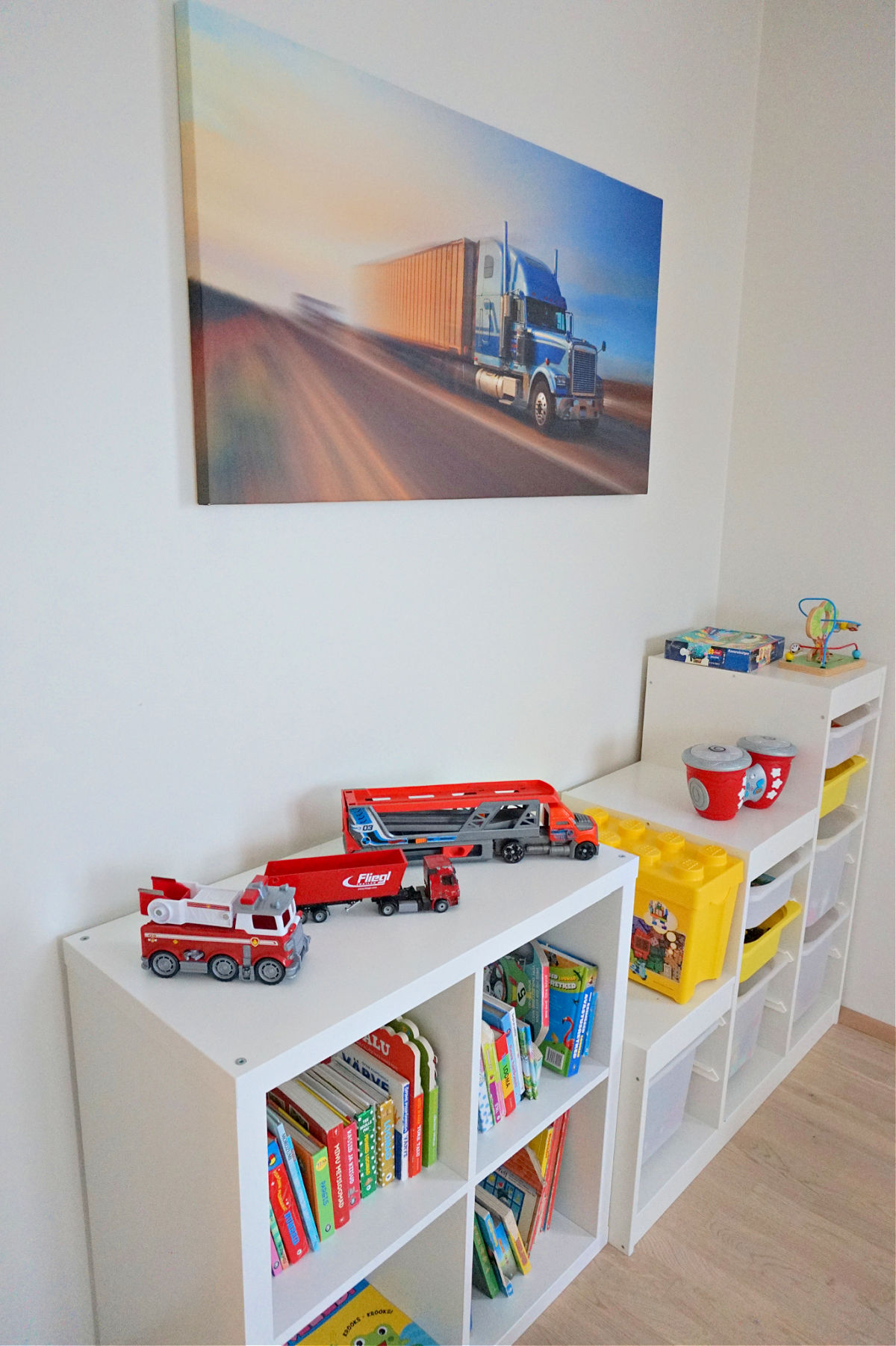 Simple toddler room